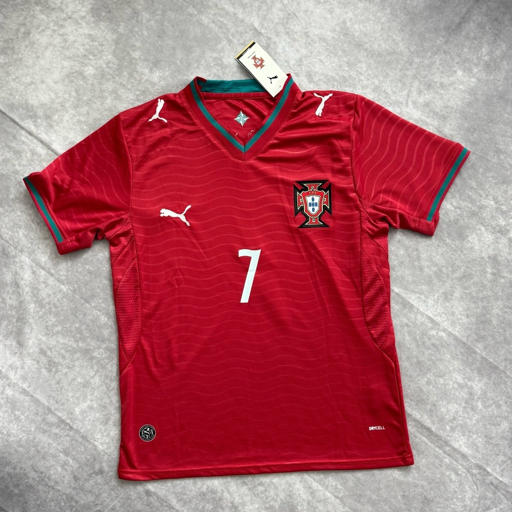 Portugal Home Jersey Ronaldo 7 - Picture 2 of 7